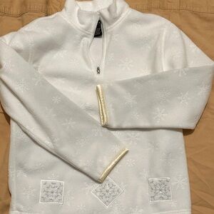 Copper Key White Fleece Pullover W/ matching pants..snowflake design.clean
